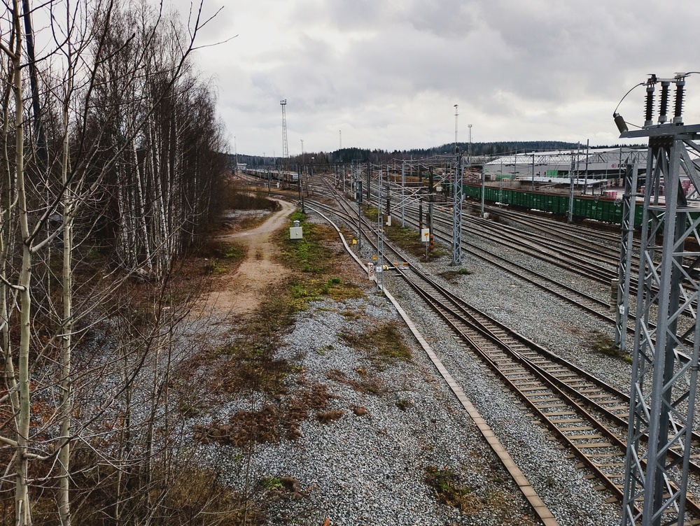 Riihimäki lajittelu 6.11.2025
Riihimäen lajitteluratapiha pohjoisesta nähtynä. Oikealla näkyy Raasulin terminaali.
Avainsanat: jyv_Voh