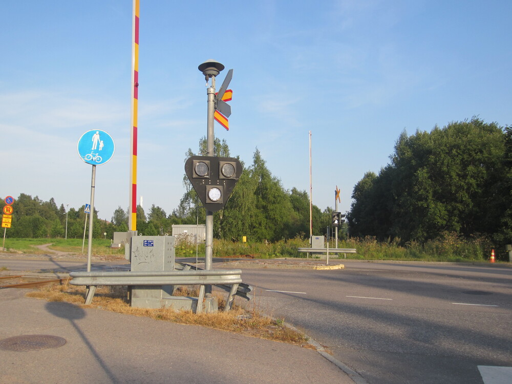 Tikkurilantien tasoristeys 3.8.2014
Avainsanat: infra_tasoristeys