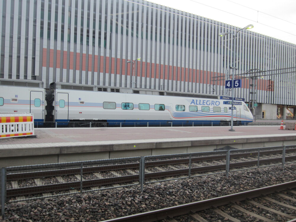 Allegro Tikkurilassa
Avainsanat: op_VR;jt_Matkustajajuna;jt_Allegro;jyv_Sm6;Kansainvälinen_juna