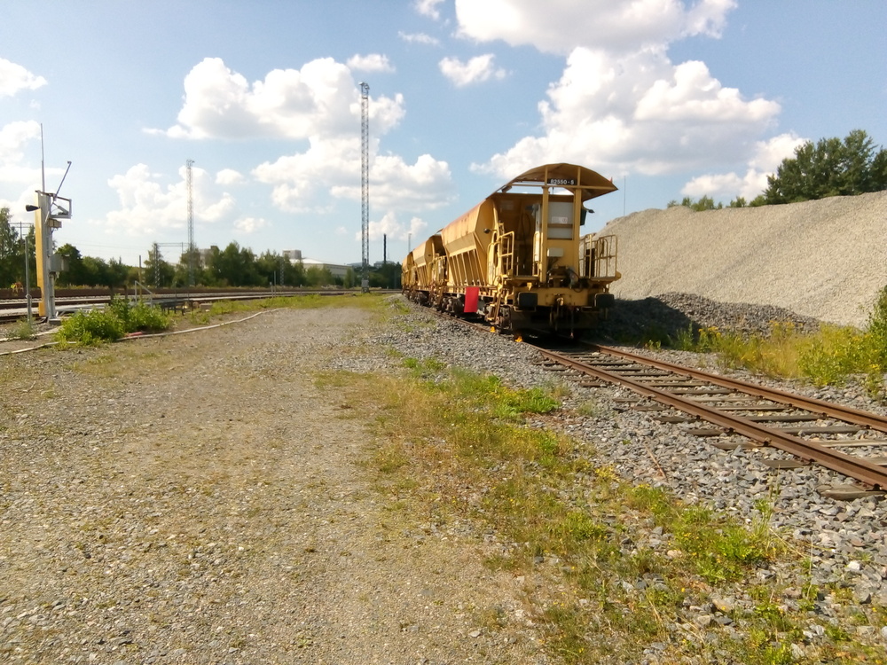 Sepelivaunuja Heikkilässä 27.7.2018
Sepelivaunuja kuormataan Turku tavarassa. Turun liikennepaikka on sittemmin uusittu lähes täysin ja Heikkilän ratapihakin on kokenut kasvojenkohotuksen.
Avainsanat: jyv_Uad