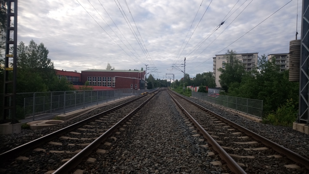 Näkymä Vanhan varikkoalueen tasoristeykseltä etelään 20.6.2019
