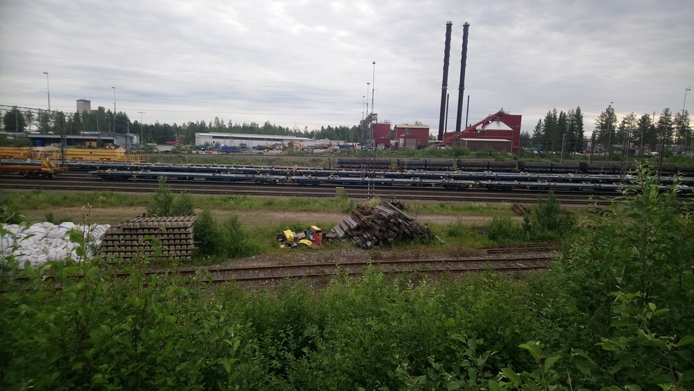 Seinäjoki tavarassa 20.6.2019
Sepeli-, malmi- ja rekkavaunuja Seinäjoella, samoin kuin epämääräisiä kasoja ratamateriaalia sekä -jätettä.
Avainsanat: op_VR;jyv_BMo;jyv_Ome;jyv_Sdggnqss-w