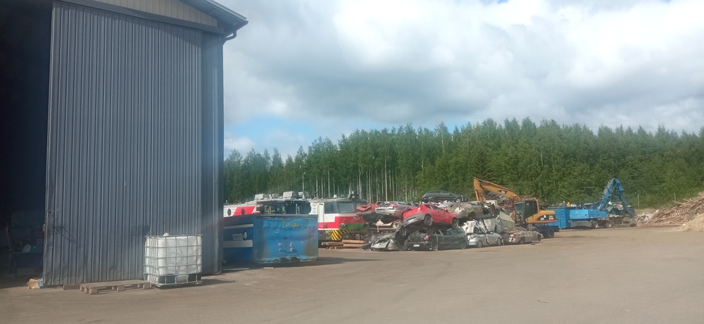 Sr1 3099 romuttamolla 9.6.2023
Sadannen valmistetun (vaikkakin 99 toimitettu) Sr1:n matka on tullut päätökseensä Mikkelin romun pihassa.
Avainsanat: jyv_Sr1;rautatiearkeologia;romuttamo