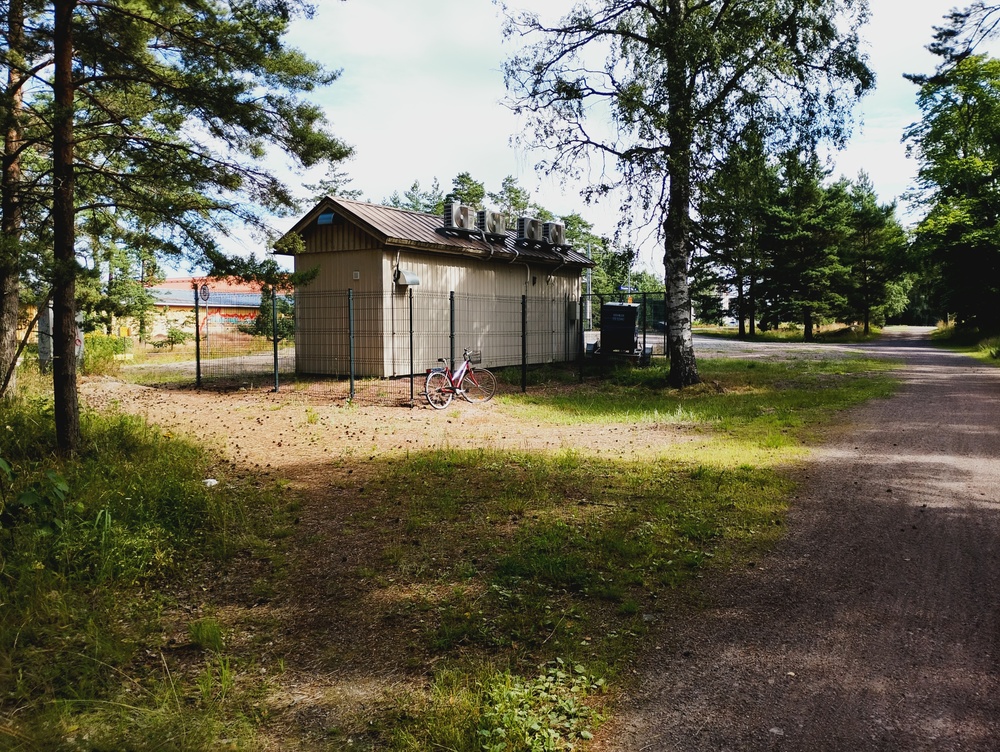 Hanko-pohjoisen laitetila tien puolelta 22.7.2026
Avainsanat: infra_laitetila