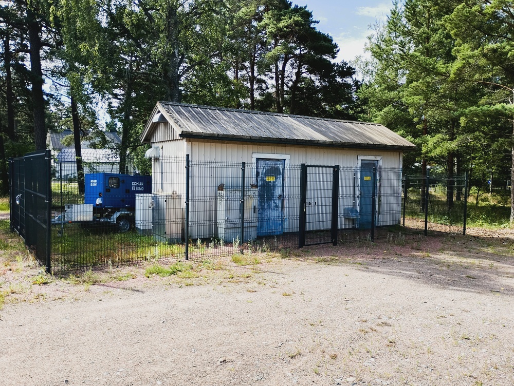 Hanko-pohjoisen laitetila radan puolelta 22.7.2026
Avainsanat: infra_laitetila