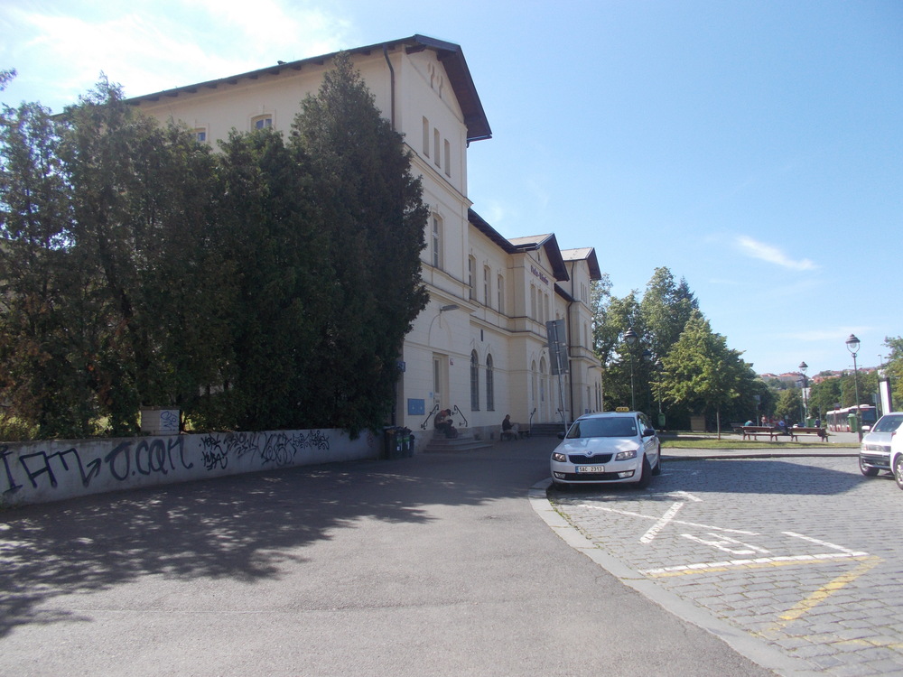 Vršovicen asema Prahassa
Vuonna 1880 avautunut Vršovice on suurehko asema Prahan keskustasta kaakkoon.
Avainsanat: um_ts_infra_asemarakennus