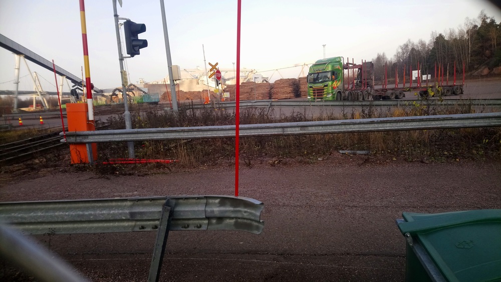 Sunilan raakapuun varastokenttä
Avainsanat: infra_tasoristeys