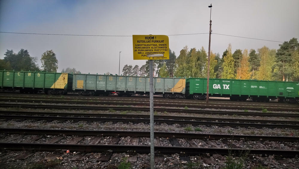 HUOM! AUTOILIJAT/PURKAJAT
Purkamisesta ilmoitettava junatoimistoon. Asiaa hivenen vaikeuttaa se, että puhelinnumero on peitetty, koko VR Cargoa ei enää ole ja vähän epäilen, että mahtaako Imatrankosken junatoimistokaan olla enää miehitetty.
Avainsanat: jyv_Voh