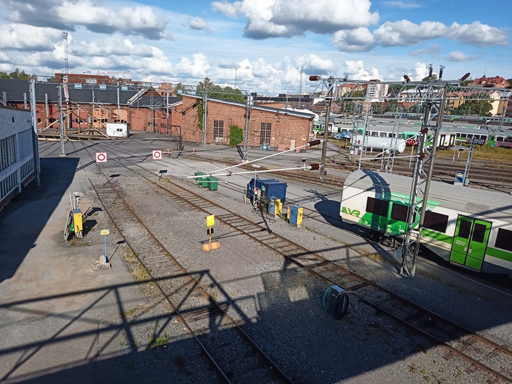 Turun veturitalli 28.7.2020
Turun veturitalli on sulkenut ovensa. Kiitos yhteisistä vuosista. No, nytpä ei ole enää raideyhteyttä koko varikolle.
Avainsanat: jyv_Eil;infra_veturitalli;infra_kääntöpöytä