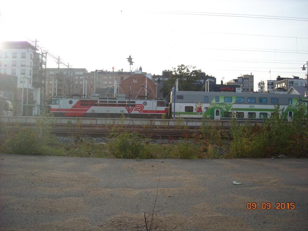 InterCity Mikkelissä 9.9.2015
Sr1 3100 etelään suuntavan InterCity -junan keulilla Mikkelissä 9.9.2015.
Avainsanat: op_VR;jt_Matkustajajuna;jt_InterCity;jyv_Sr1;jyv_Eds