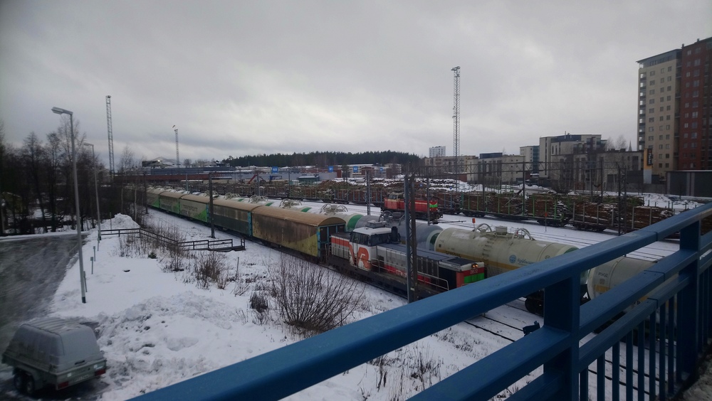 Peltolan ratapihalla 30.12.2019 #2
Kemiralainen saapui seisomaan ja nyt on Uimaharjulaisen aika lähteä. Dr16:tkin olivat tuossa kohtaa vielä arkipäivää Joensuussa. Ajat ovat muuttuneet kovastikih ei-niin-monen-vuoden takaisesta.
Avainsanat: op_VR;jt_Tavarajuna;jt_Asiakasjuna;jt_Vaihtotyö;jyv_Dr16;jyv_Dv12;jyv_Hain;jyv_Vgobo;jyv_Sp;jyv_Sps;päivystäjä_Joensuu