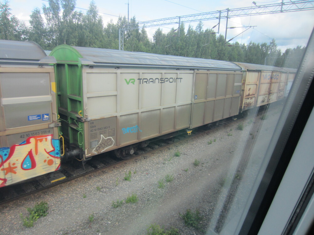 Umpivaunuja Simpeleellä
Kuvattu Joensuusta Helsinkiin suuntaavan InterCity-junan ikkunasta.
Avainsanat: op_VR;jyv_Gbls;jyb_Gbln