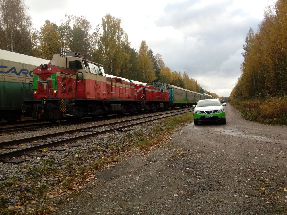 Ristiinalainen Ristiinassa 6.10.2017
TA 2273 Kouvola lajittelu - Ristiina on saapunut määränpäähänsä ja vaihtotyömiehistö (1 kpl) on sekin saapunut paikalle.
Avainsanat: op_VR;jt_Tavarajuna;jt_Asiakasjuna;jyv_Dv12;jyv_Habbin;jyv_Hbi;juna_Ristiinalainen